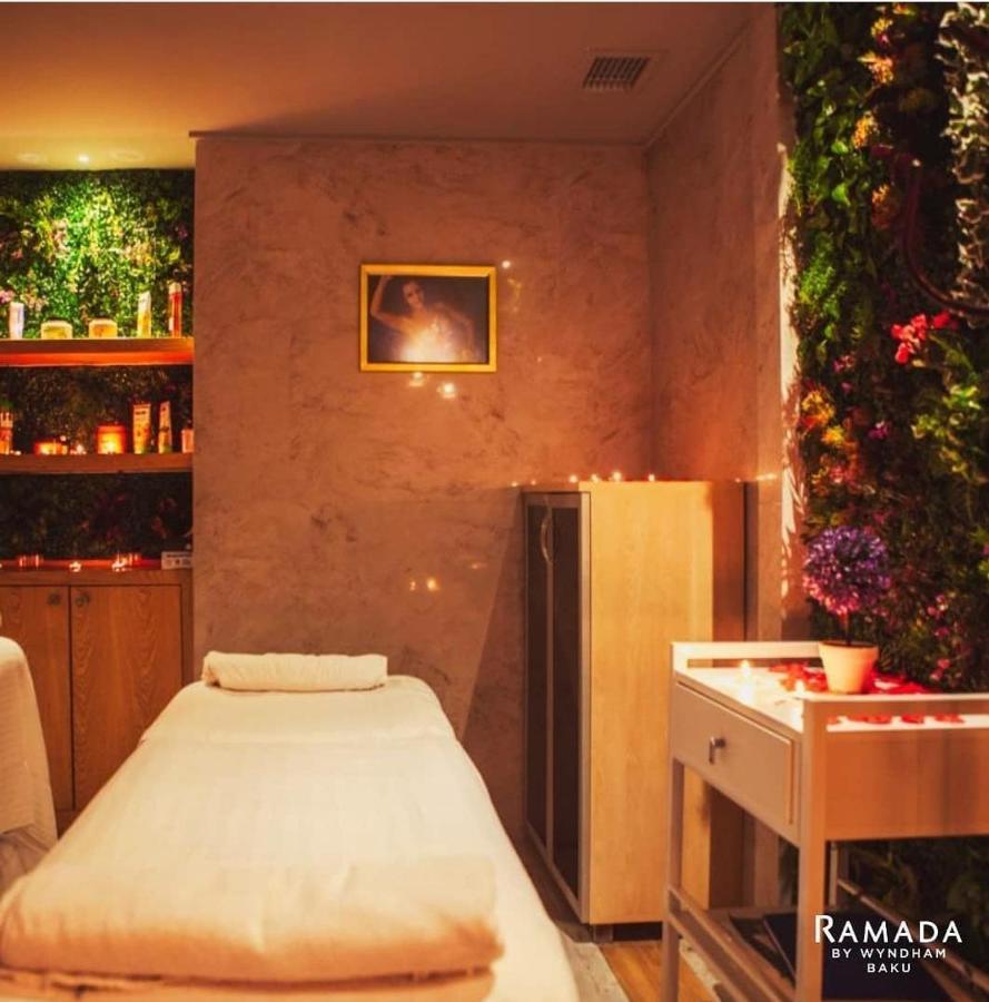 Отель Ramada By Wyndham Баку Экстерьер фото A spa treatment room