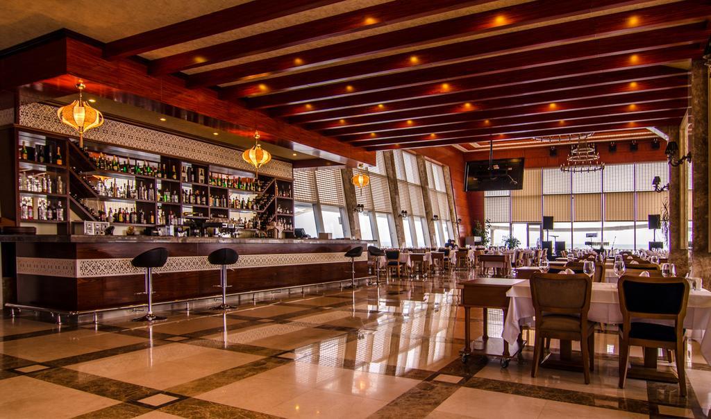 Отель Ramada By Wyndham Баку Экстерьер фото The restaurant