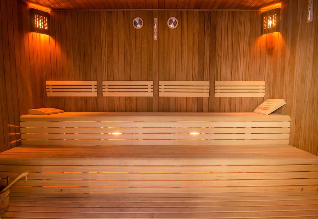 Отель Ramada By Wyndham Баку Экстерьер фото A modern Finnish sauna