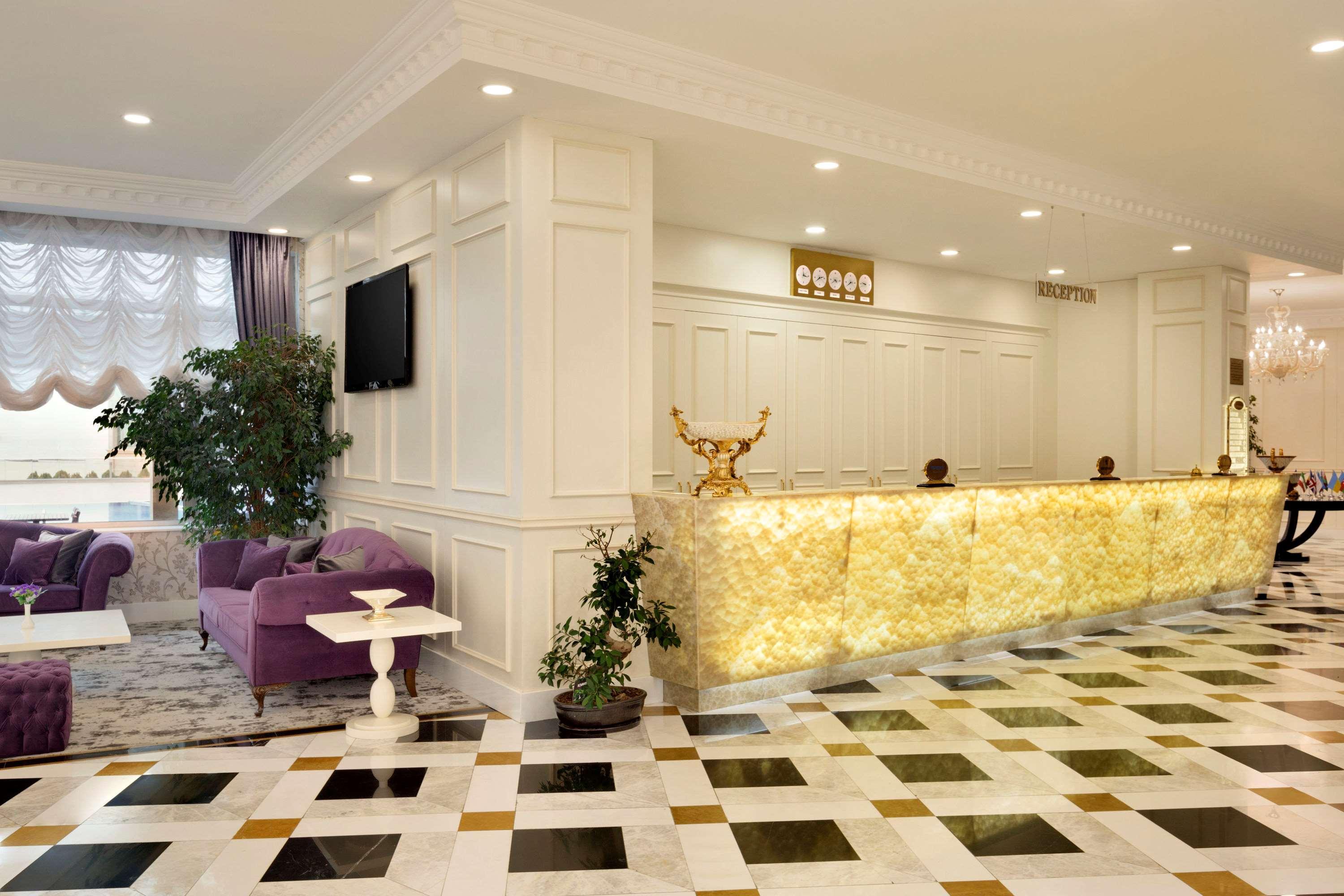 Отель Ramada By Wyndham Баку Экстерьер фото