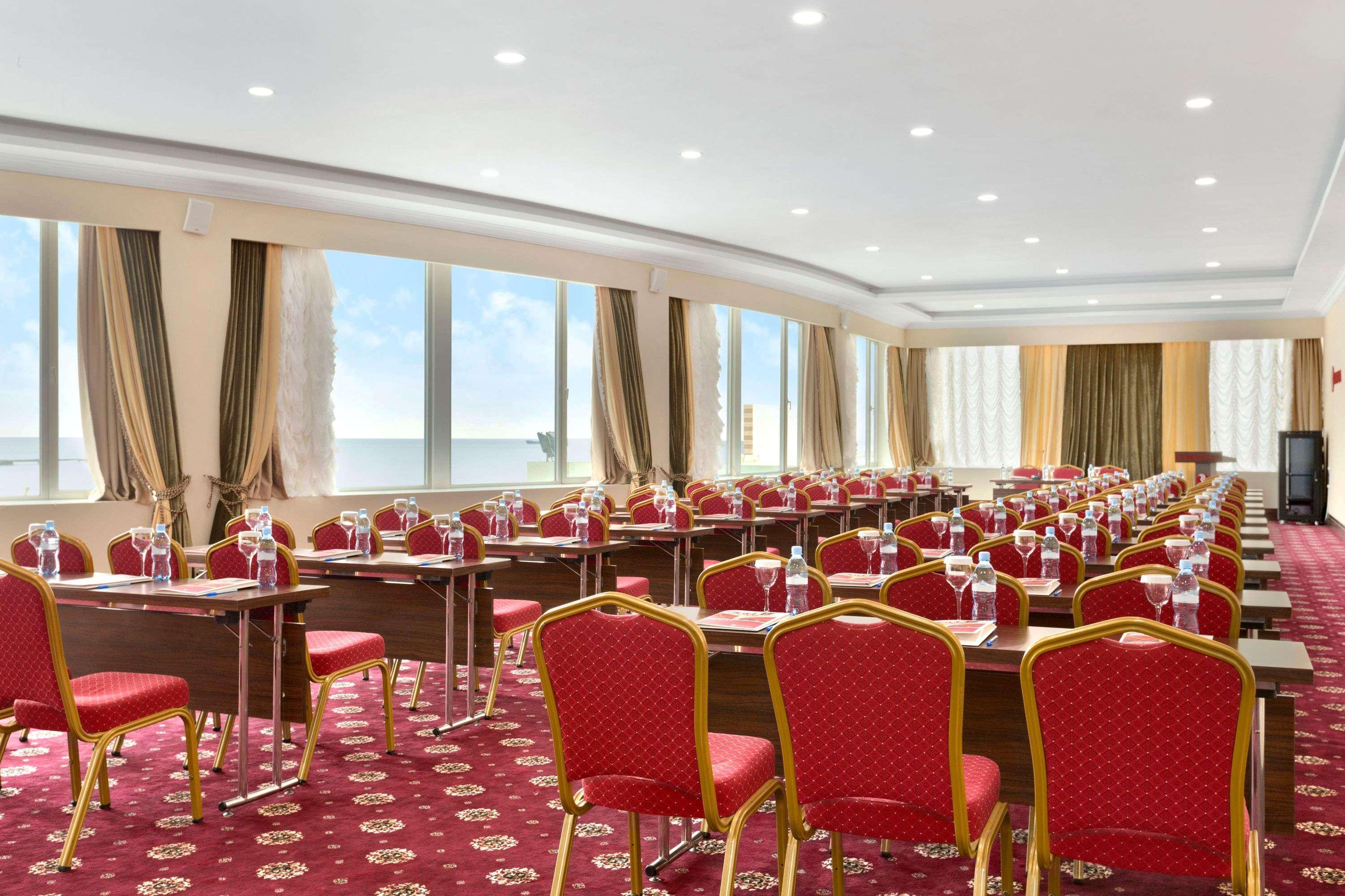 Отель Ramada By Wyndham Баку Экстерьер фото The ballroom