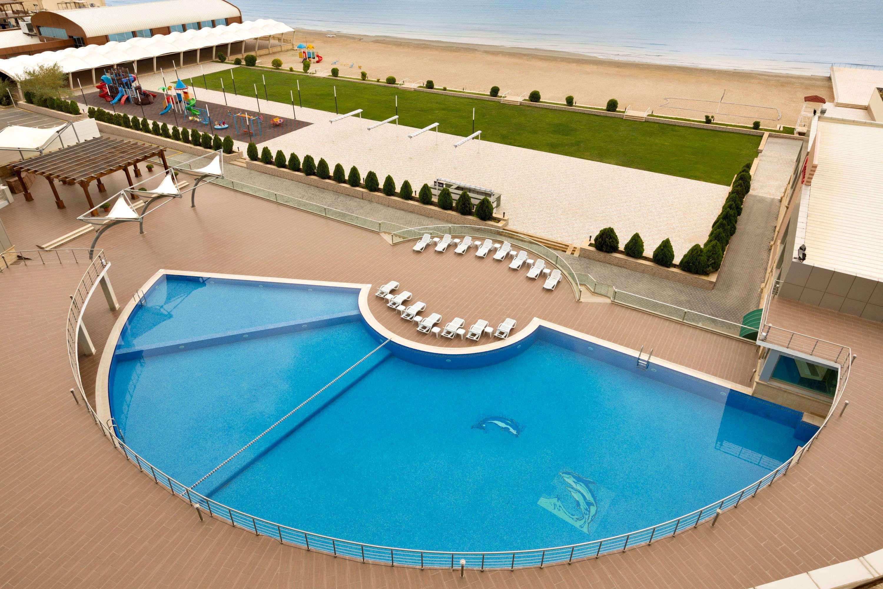 Отель Ramada By Wyndham Баку Экстерьер фото The swimming pool at the Grand Hotel