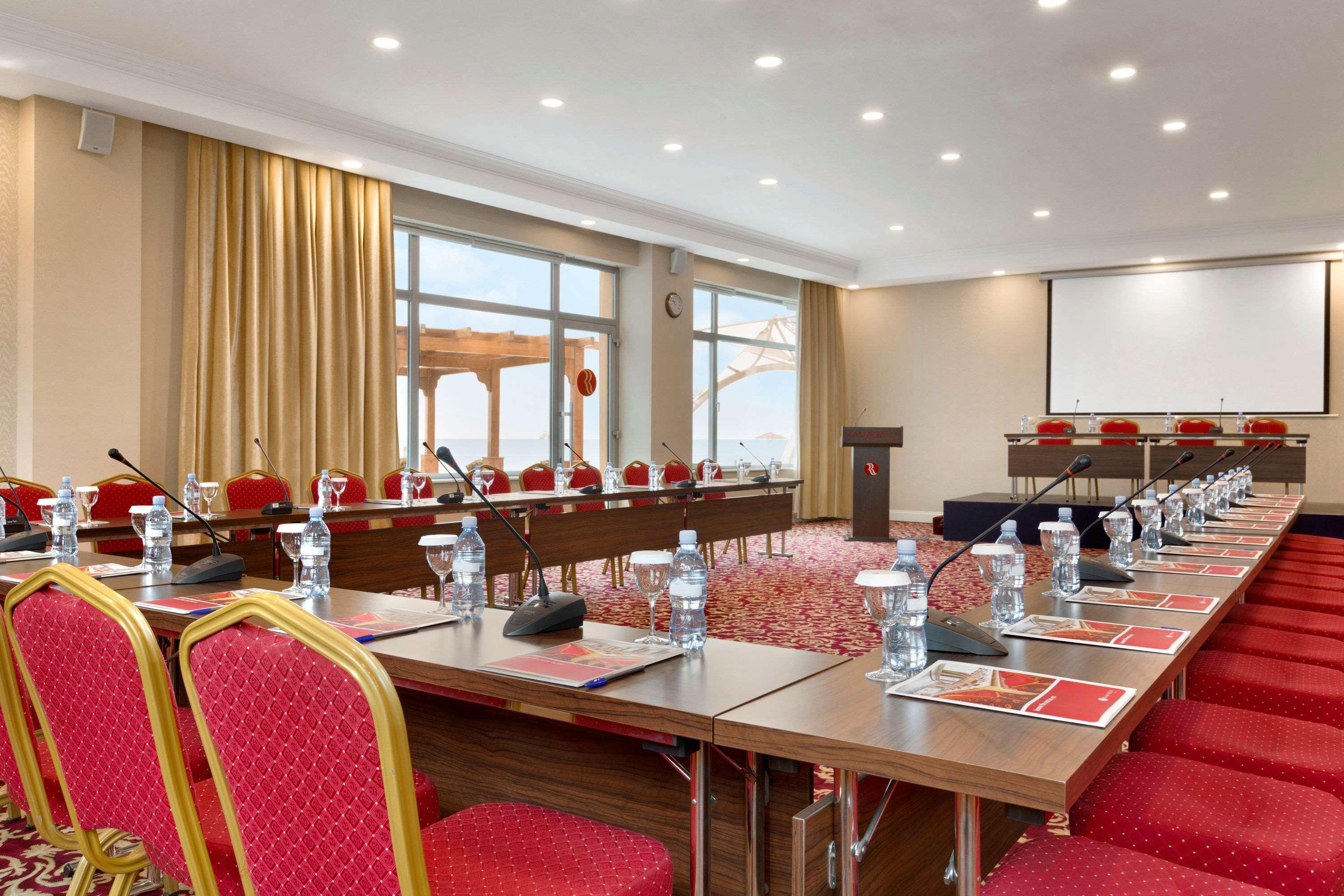 Отель Ramada By Wyndham Баку Экстерьер фото Meeting room