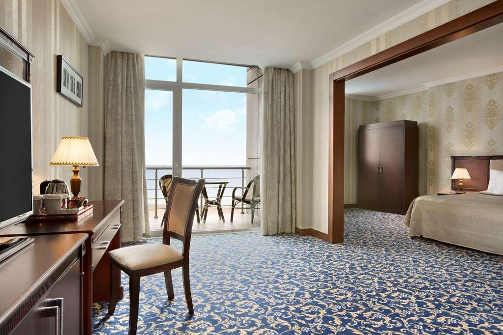 Отель Ramada By Wyndham Баку Номер фото