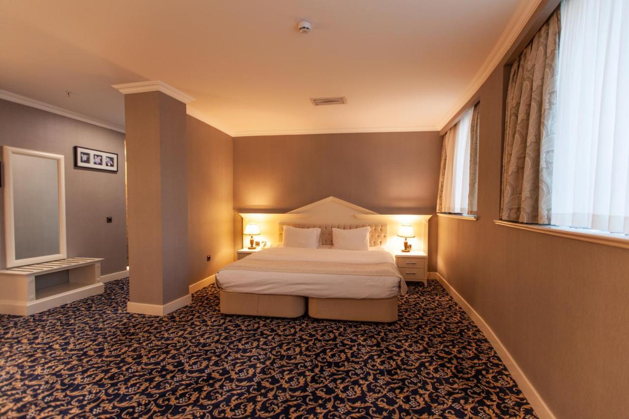 Отель Ramada By Wyndham Баку Экстерьер фото A bedroom at the hotel