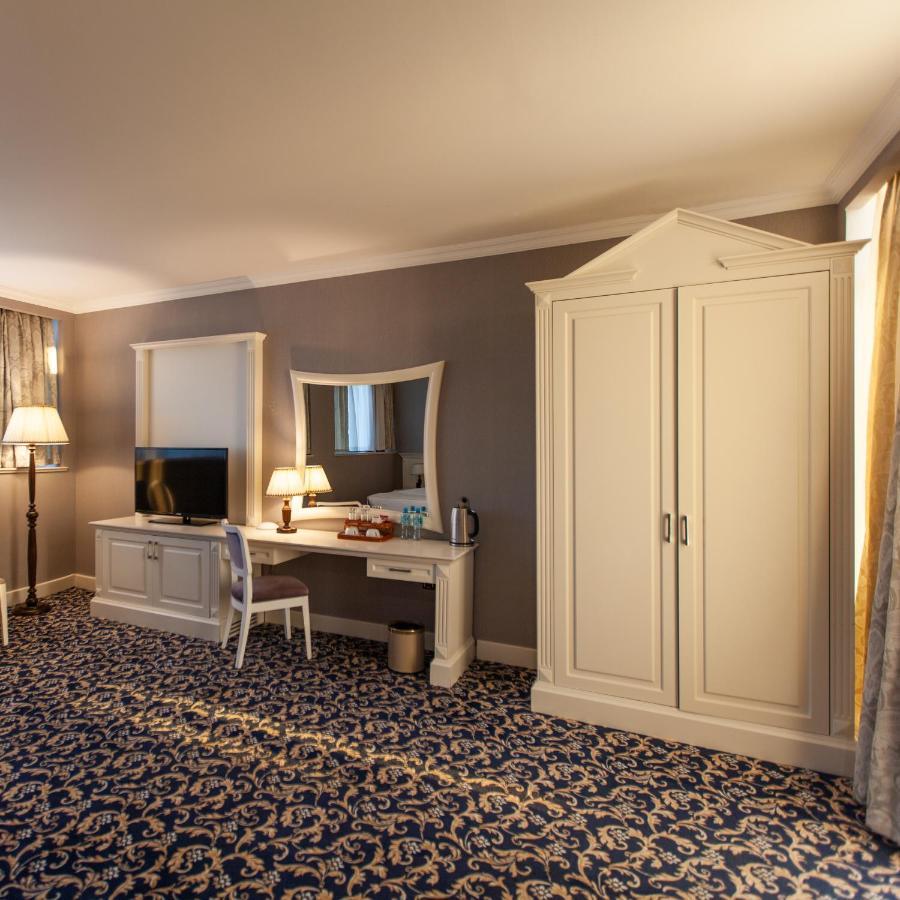 Отель Ramada By Wyndham Баку Экстерьер фото A wardrobe