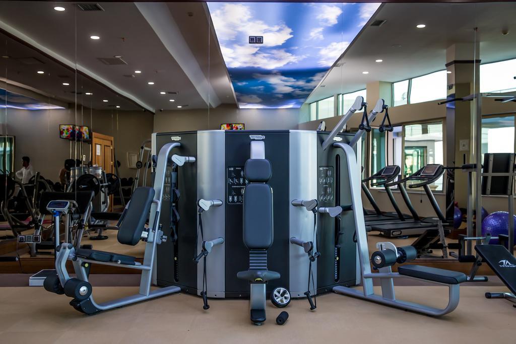 Отель Ramada By Wyndham Баку Экстерьер фото The Fitness Center at the University of North Florida