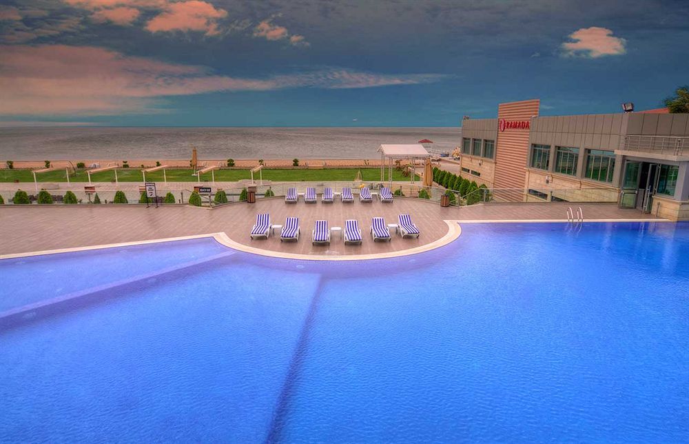 Отель Ramada By Wyndham Баку Экстерьер фото Dead Sea resort
